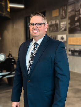 <p><strong>Kevin "KT" Thomas<br/></strong>Automotive Parts Director<strong><br/></strong></p>