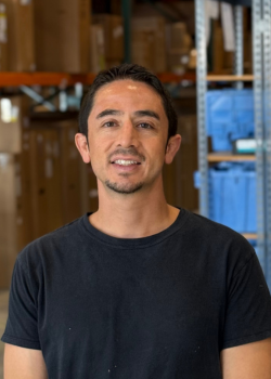 <p><strong>Cesar Barroso<br/></strong>Returns Specialist<br/></p>