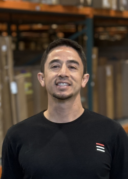 <p><strong>Cesar Barroso<br/></strong>Returns Specialist<br/></p>